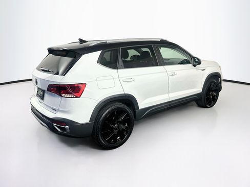 Used 2024 Volkswagen Taos SE AWD/4WD image 9