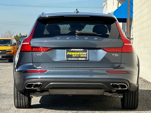 Used 2022 Volvo V60 T5 Cross Country w/ Advanced Package image 5