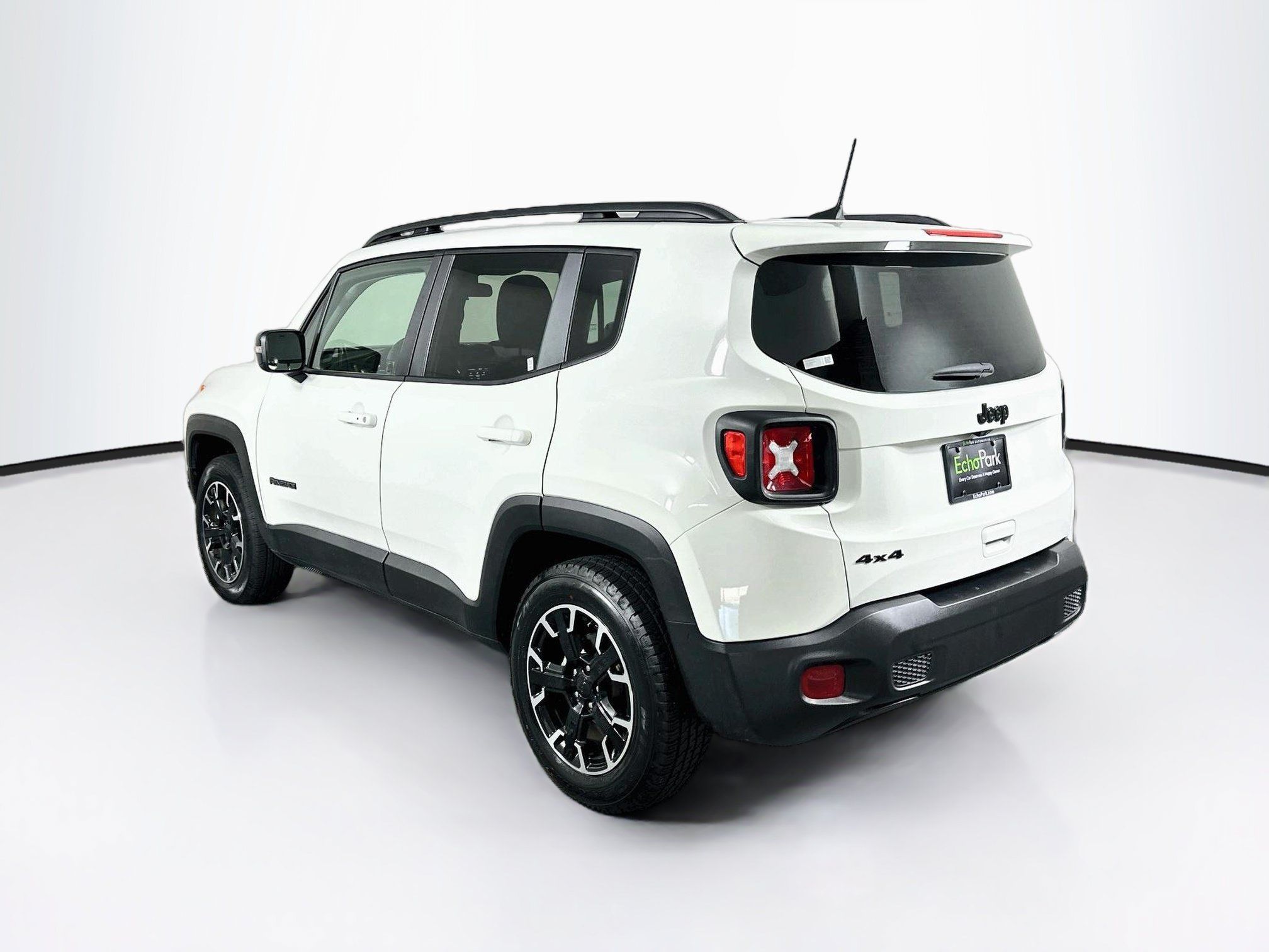 Used 2023 Jeep Renegade Latitude AWD/4WD image 5