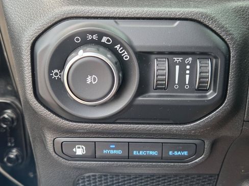 Used 2022 Jeep Wrangler Unlimited Sahara w/ Cold Weather Group AWD/4WD image 27