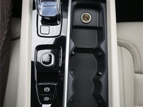 New 2026 Volvo XC60 B5 Ultra w/ Protection Package Premier image 11