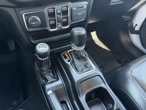 Used 2020 Jeep Wrangler Unlimited Sahara AWD/4WD image 20