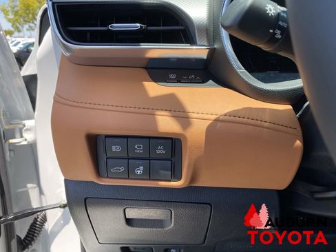 New 2026 Toyota Highlander Platinum AWD/4WD image 39