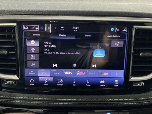 Used 2024 Chrysler Pacifica Limited image 12