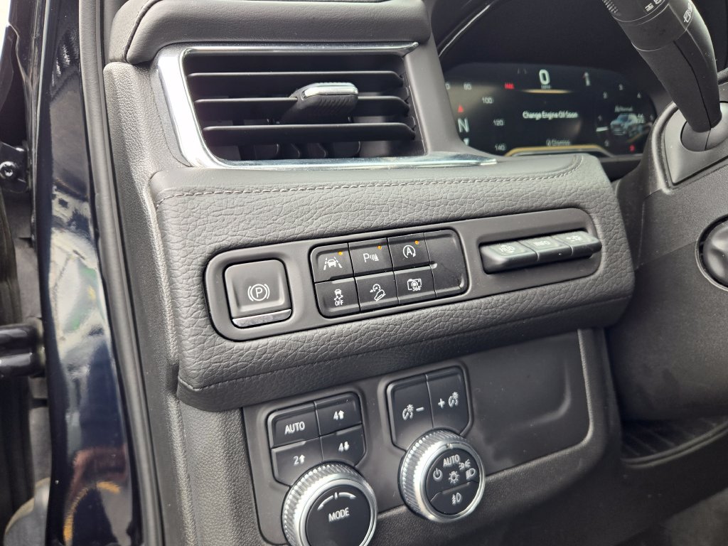 Used 2023 GMC Yukon XL Denali AWD/4WD image 23