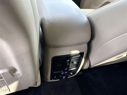 Used 2017 Jeep Grand Cherokee Limited image 20