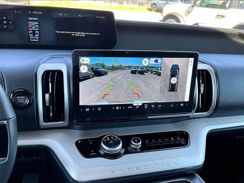 Used 2025 Ford Expedition Active AWD/4WD image 21