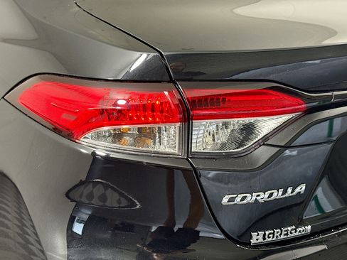 Used 2022 Toyota Corolla LE w/ LE Convenience Package FWD image 36