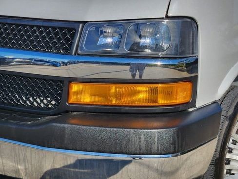 Used 2025 Chevrolet Express 3500 w/ Power Convenience Package image 16