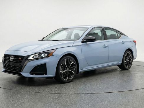 Used 2025 Nissan Altima 2.5 SR FWD image 3