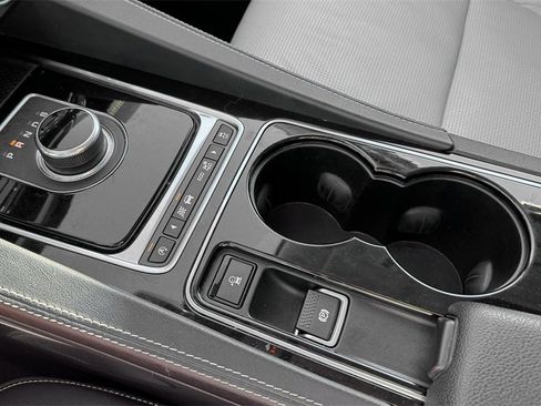 Used 2017 Jaguar F-PACE R-Sport image 23
