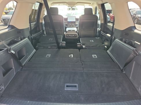 Used 2024 Ford Expedition XLT image 24