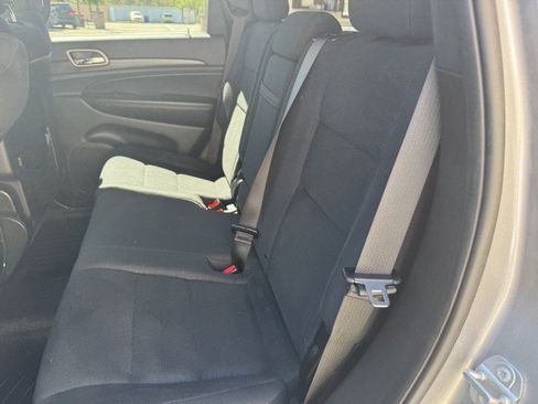 Used 2017 Jeep Grand Cherokee Laredo w/ Quick Order Package 23E image 10