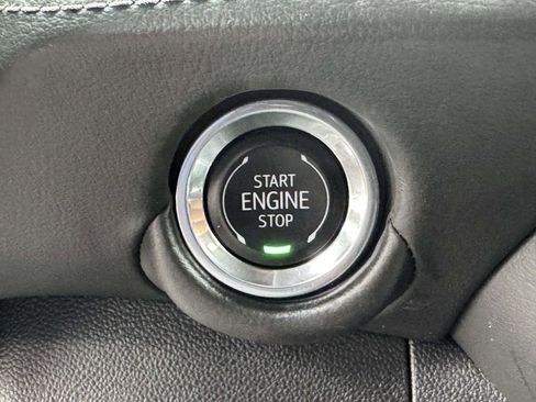 Used 2025 Chevrolet Suburban Z71 AWD/4WD image 10