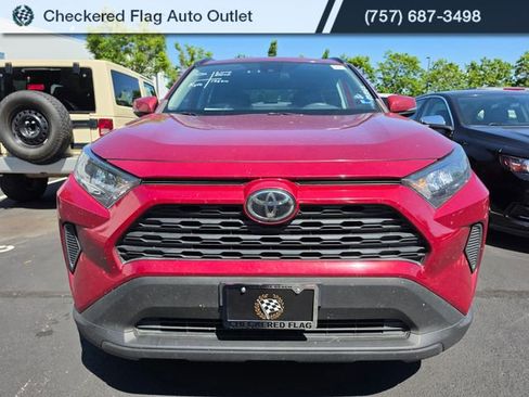 Used 2021 Toyota RAV4 LE AWD/4WD image 2