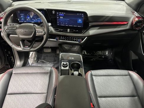 Used 2025 Chevrolet Equinox RS w/ Safety and Technology Package image 2