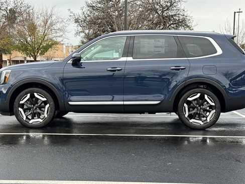 New 2025 Kia Telluride S image 10