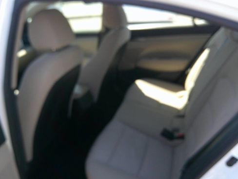 Used 2018 Hyundai Elantra SE w/ SE Connectivity Package 04 FWD image 14