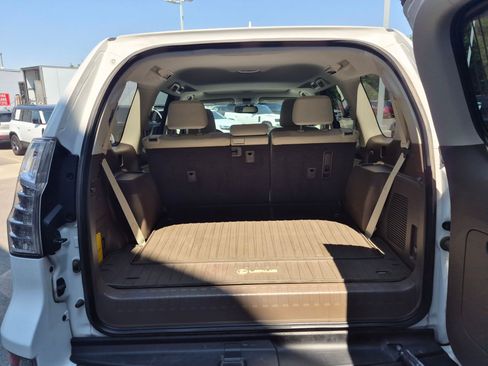 Used 2019 Lexus GX 460 Premium w/ Premium Package AWD/4WD image 29