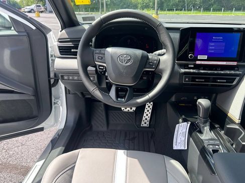 New 2026 Toyota Camry Hybrid FWD image 13