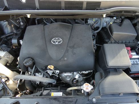 Used 2018 Toyota Sienna Limited image 67