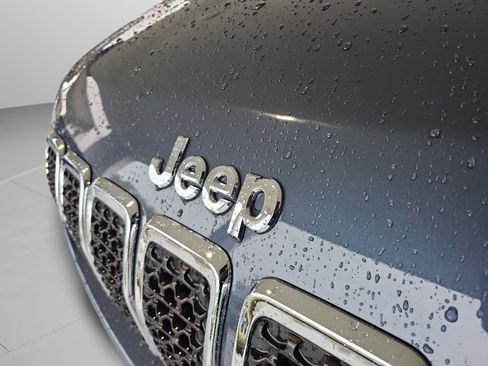 Used 2019 Jeep Cherokee Limited AWD/4WD image 29