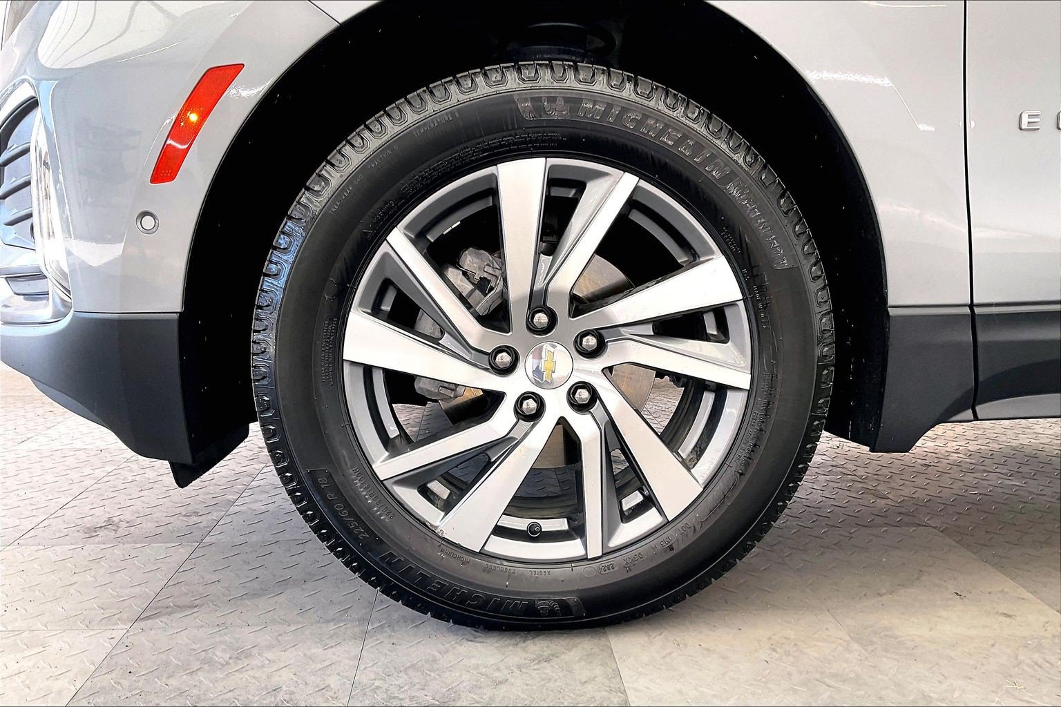 Used 2023 Chevrolet Equinox Premier AWD/4WD image 8