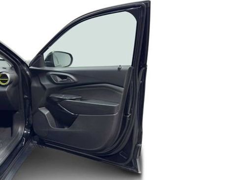 Used 2024 Chevrolet Trax LT w/ Driver Confidence Package image 9