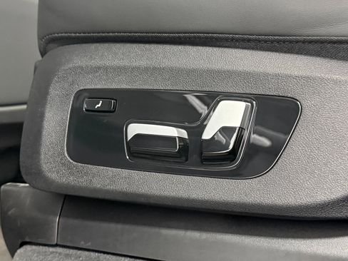 Used 2024 BMW X7 M60i AWD/4WD image 45