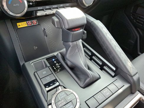 New 2025 Toyota 4Runner TRD Off-Road Premium AWD/4WD image 9