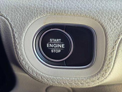 Used 2024 Mercedes-Benz GLE 450e 4MATIC image 35