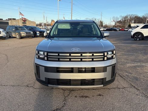 Used 2025 Hyundai Santa Fe SE image 2