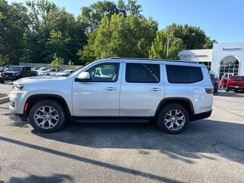 Used 2022 Jeep Wagoneer Series II AWD/4WD image 2