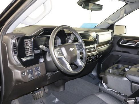 Used 2025 Chevrolet Silverado 1500 LT image 39