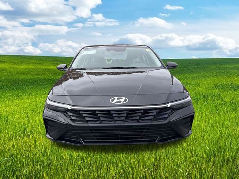 New 2026 Hyundai Elantra SE image 9