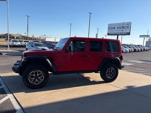 Used 2025 Jeep Wrangler Unlimited Rubicon image 3