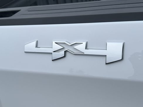 Used 2024 GMC Sierra 1500 SLE image 9