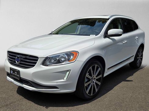 Used 2016 Volvo XC60 T5 Premier w/ Proximity Package FWD image 7