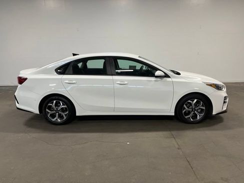 Used 2021 Kia Forte LXS FWD image 2