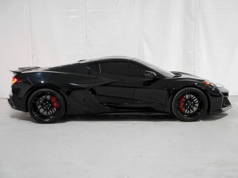 Used 2025 Chevrolet Corvette Z06 RWD image 7