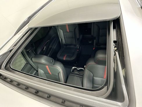 Used 2024 Chevrolet Traverse RS image 22