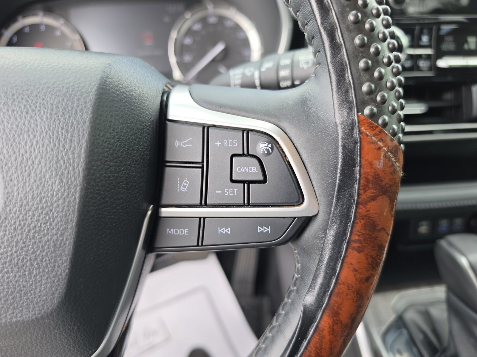 Used 2022 Toyota Highlander Limited FWD image 38
