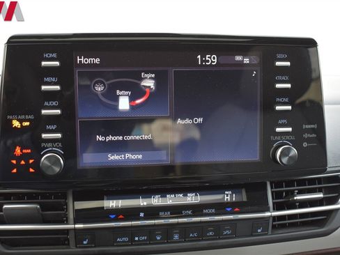 Used 2024 Toyota Sienna XLE image 17