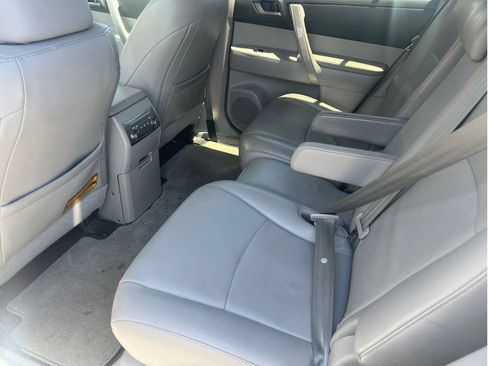 Used 2011 Toyota Highlander SE w/ Tow Pkg AWD/4WD image 7