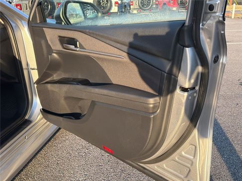 Used 2025 Toyota Camry LE image 11