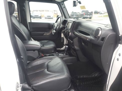 Used 2018 Jeep Wrangler Unlimited Altitude image 29
