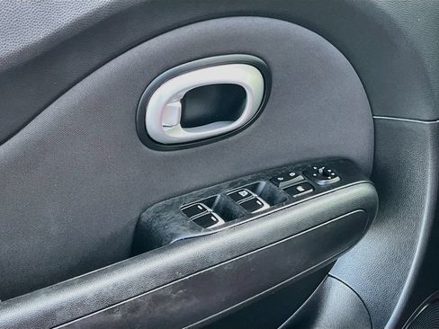 Used 2019 Kia Soul FWD image 17