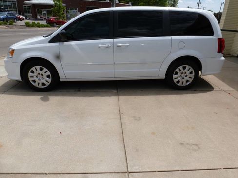 Used 2016 Dodge Grand Caravan SE w/ Quick Order Package 29E SE image 6