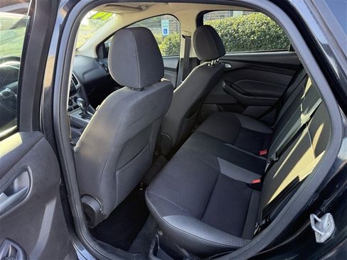 Used 2014 Ford Focus SE FWD image 6