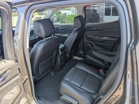 Used 2019 GMC Acadia SLT AWD/4WD image 25